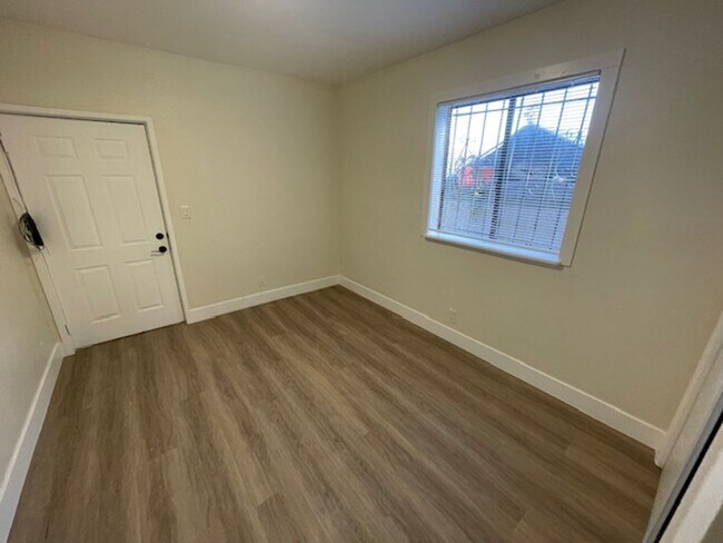 Building Photo - 1946 E 20th St