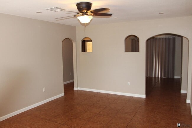 Building Photo - 2090 S 44th Dr