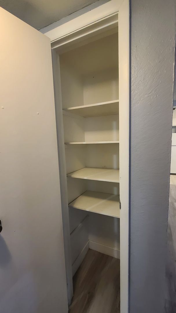 Building Photo - 2 Bedroom 2 Bathroom Downstairs condo