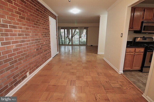 Building Photo - 5974 Westchester Park Dr