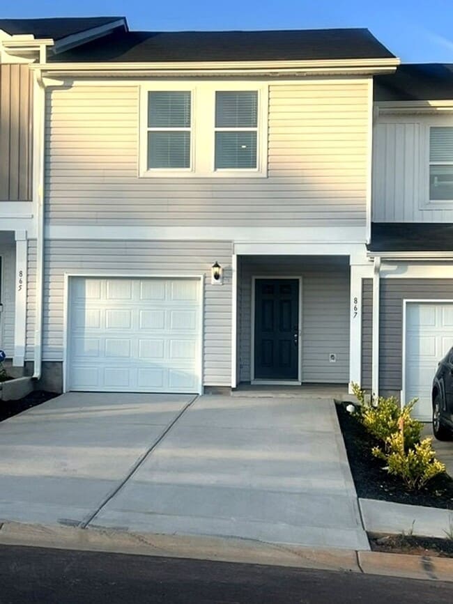 Building Photo - Wonderful Townhome with Pickleball Court