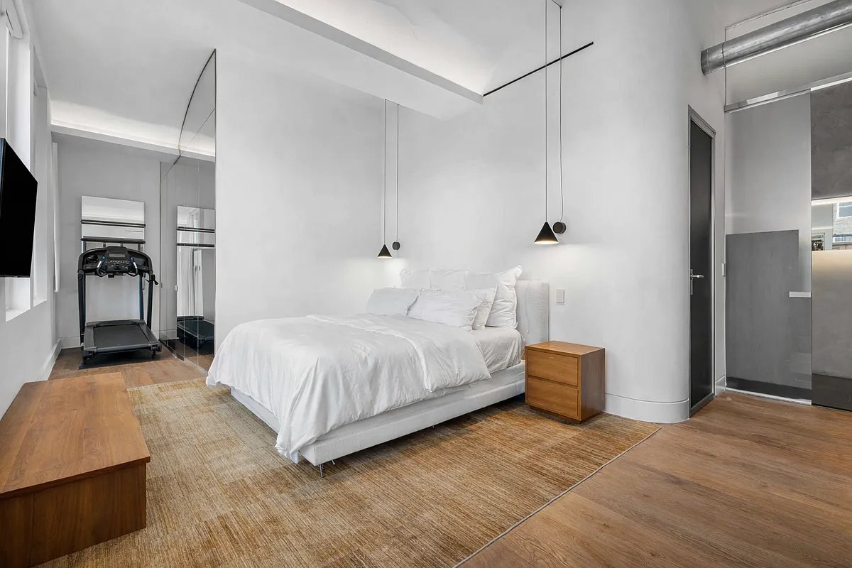 Building Photo - 640 Broadway