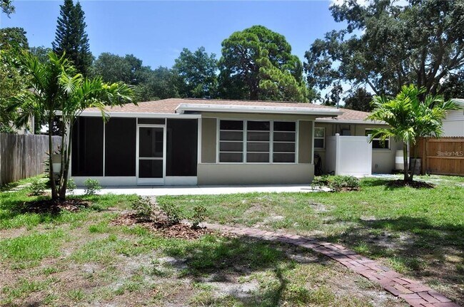 Building Photo - 1738 Santa Anna Dr