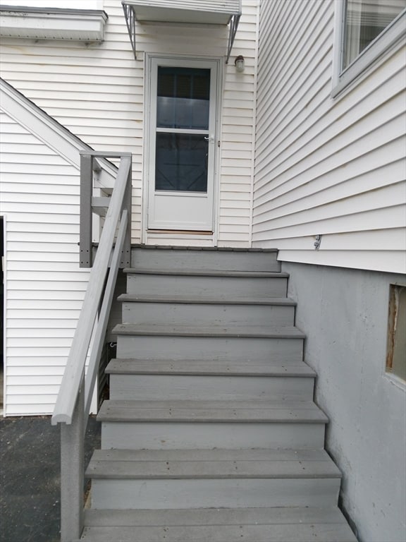 Building Photo - 121 King Philip Rd