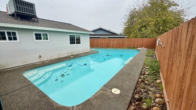 Building Photo - 2123 Cottonwood Ct