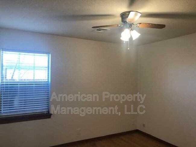Building Photo - 3812 S Dogwood Ave