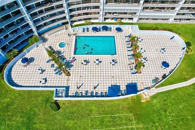 Building Photo - 6210 Jimmy Buffett Mem Hwy