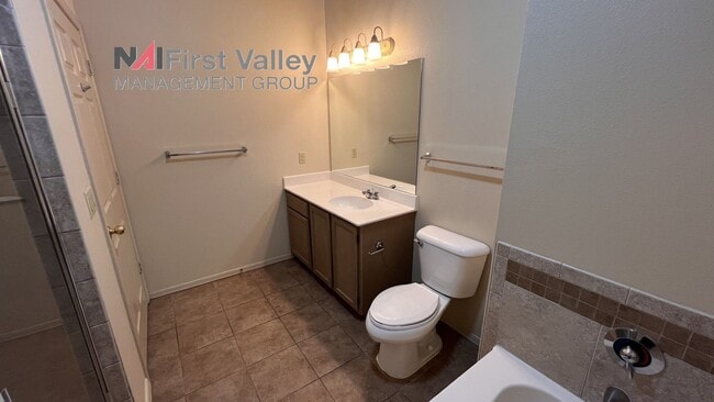 Building Photo - 2 Bedrooms, 2 Baths