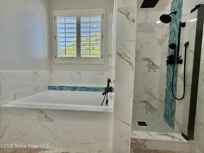 Building Photo - 1453 Santa Anna St SE