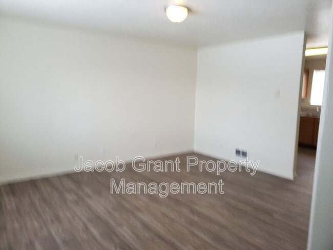Building Photo - 4946 Cole St