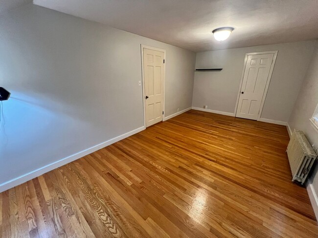 Building Photo - Beautiful, Single Family Colonial for Rent in Springfield!