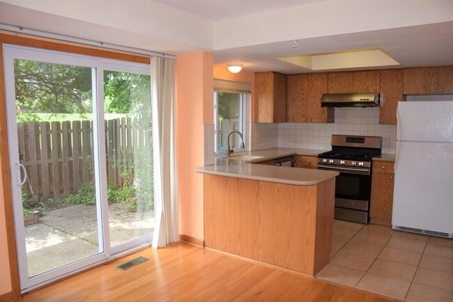 Building Photo - 3393 Burbank Dr