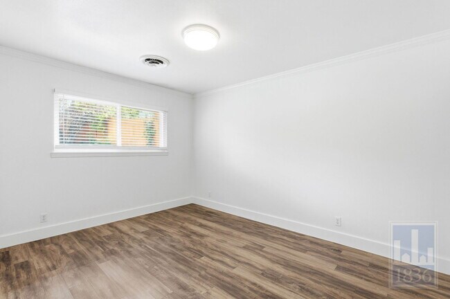 Building Photo - 6809 Columbia Dr