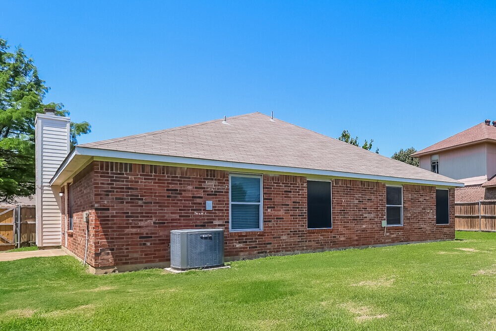 Building Photo - 7917 Val Verde Dr