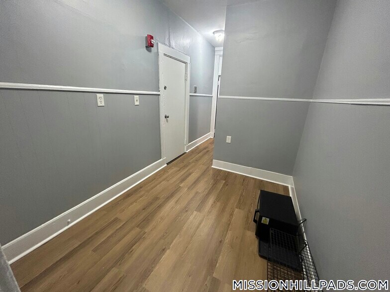 Building Photo - 881 Huntington Ave