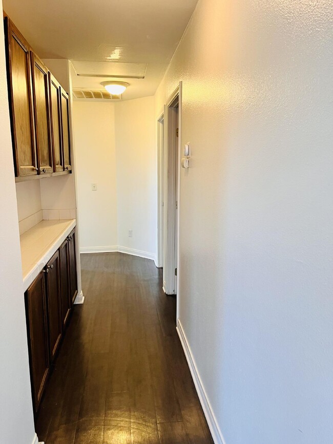 Building Photo - 4 Bedroom, 2 Bath Home with Attached Garag...
