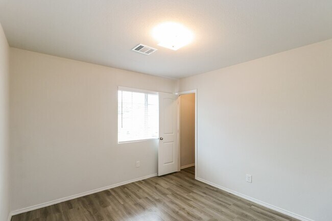 Building Photo - 2744 Madison Ct