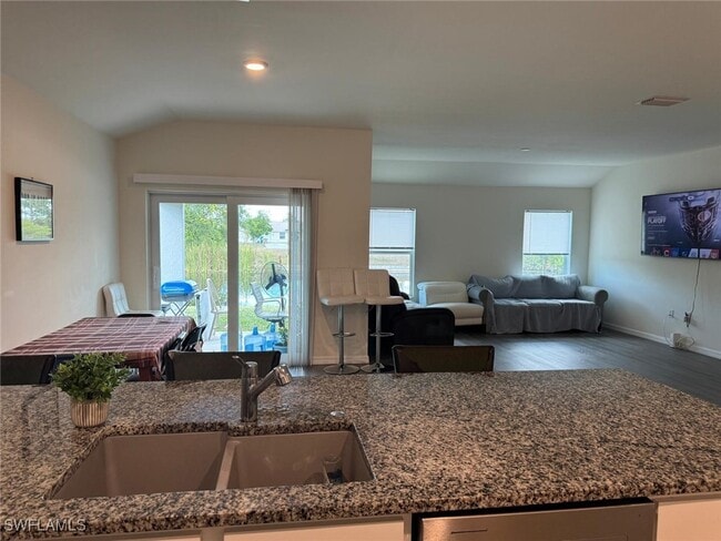 Building Photo - 2515 SW 2nd Terrace