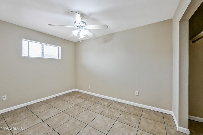 Building Photo - 3949 E Earll Dr