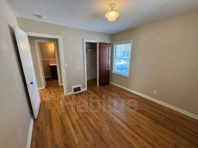 Building Photo - 1302 W Hays St