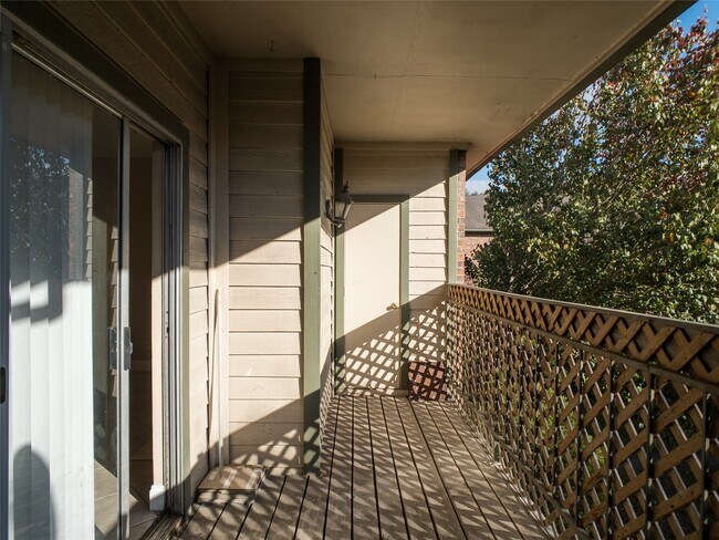 Building Photo - 6500 Harbor Town Dr