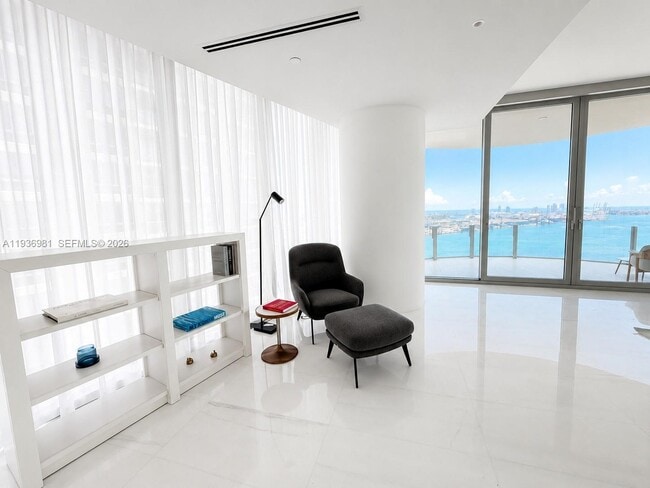 Building Photo - 300 Biscayne Blvd Way