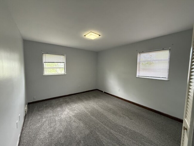 Building Photo - 1111 Elm Park Dr