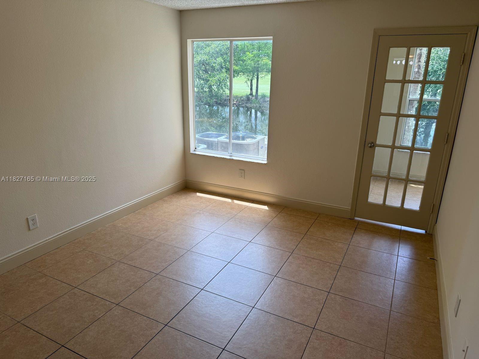 Building Photo - 457 Vista Isles Dr