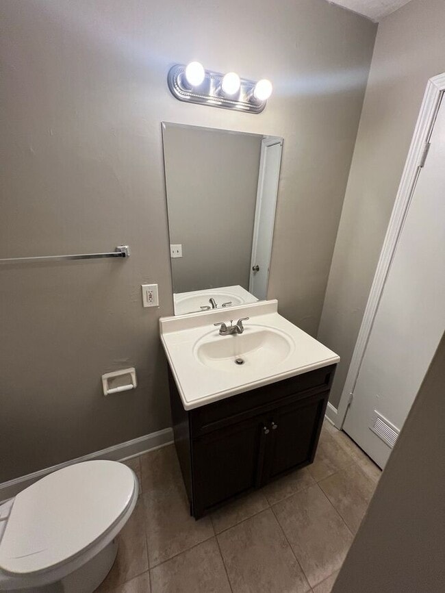 Building Photo - READY NOW!!! Corner Unit! 2 Bedroom 1.5 to...