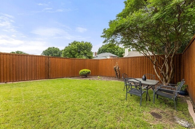 Building Photo - 10713 Alexandria Dr