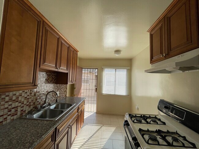 Building Photo - 520 N 4th St