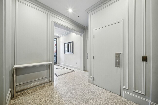 Building Photo - 567 Tremont St