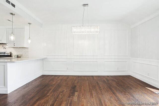 Building Photo - 122 Heritage Vlg