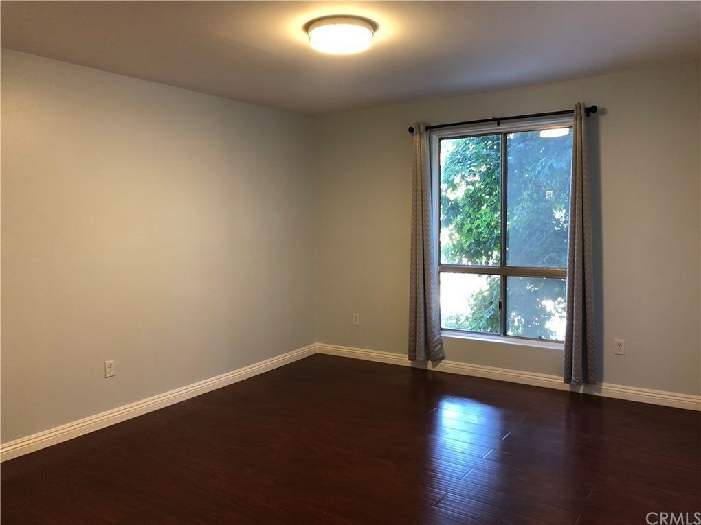 Master bedroom - 339 S Catalina Ave