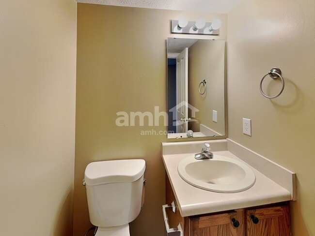 Building Photo - 127 Trails End