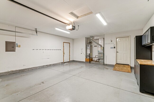 Building Photo - 8210 Waterside Ave