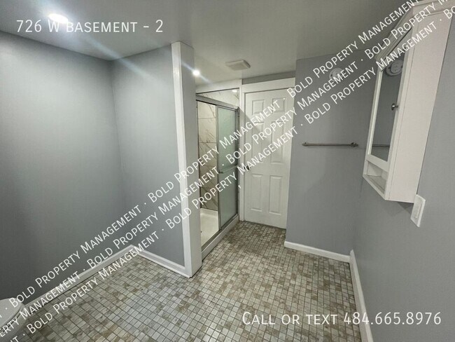 Building Photo - 726 W basement-2
