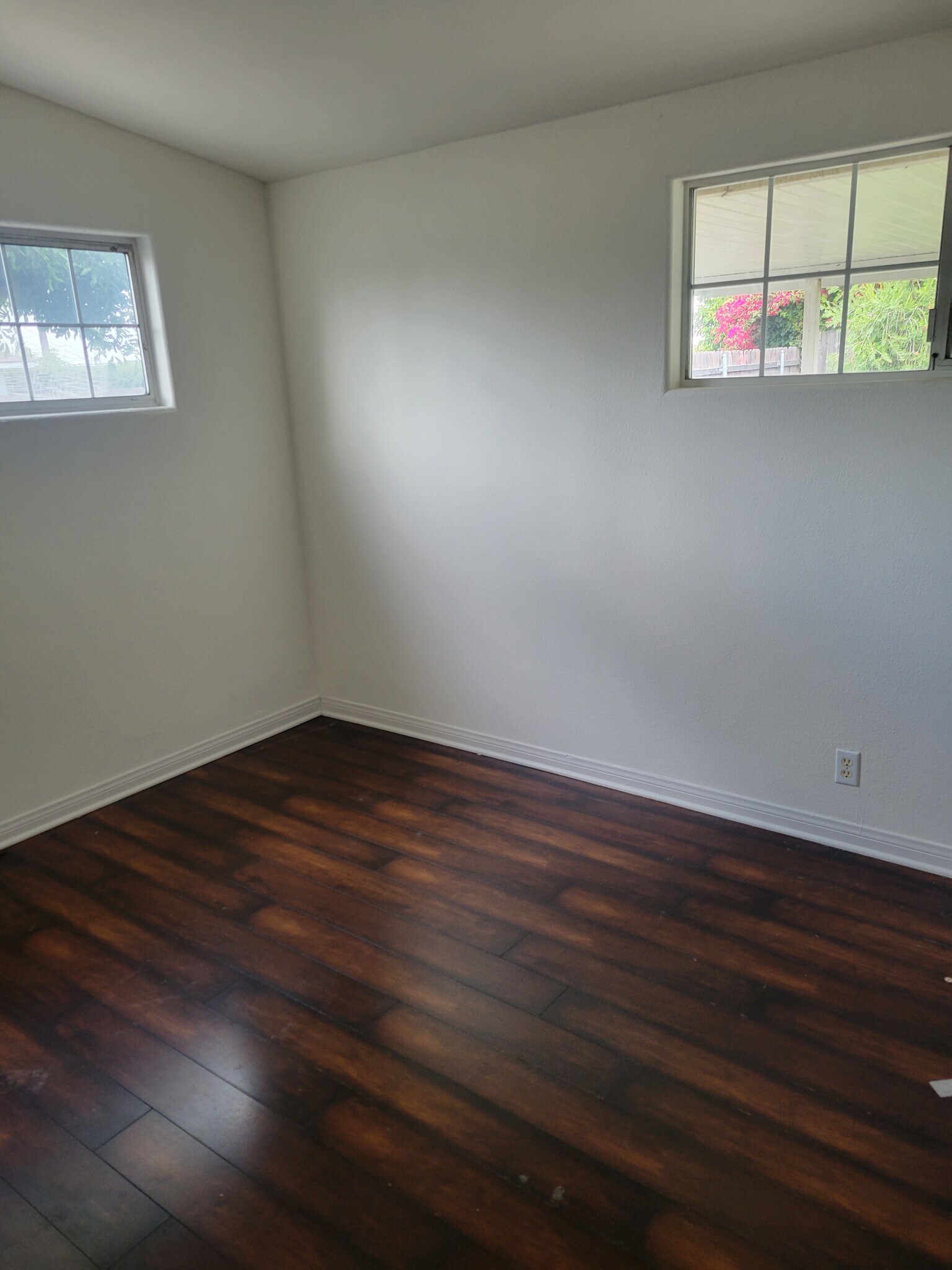 Building Photo - 1305 N Fenimore Ave