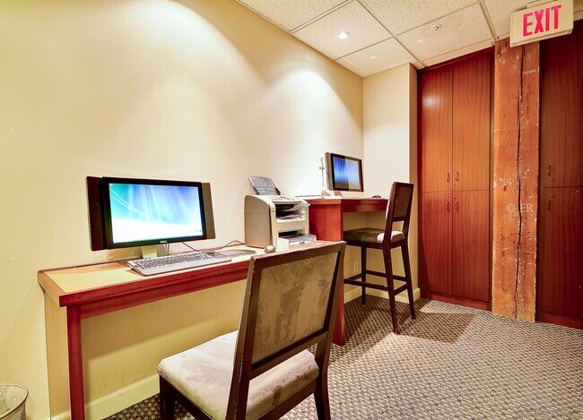 Building Photo - 500 W Harbor Dr