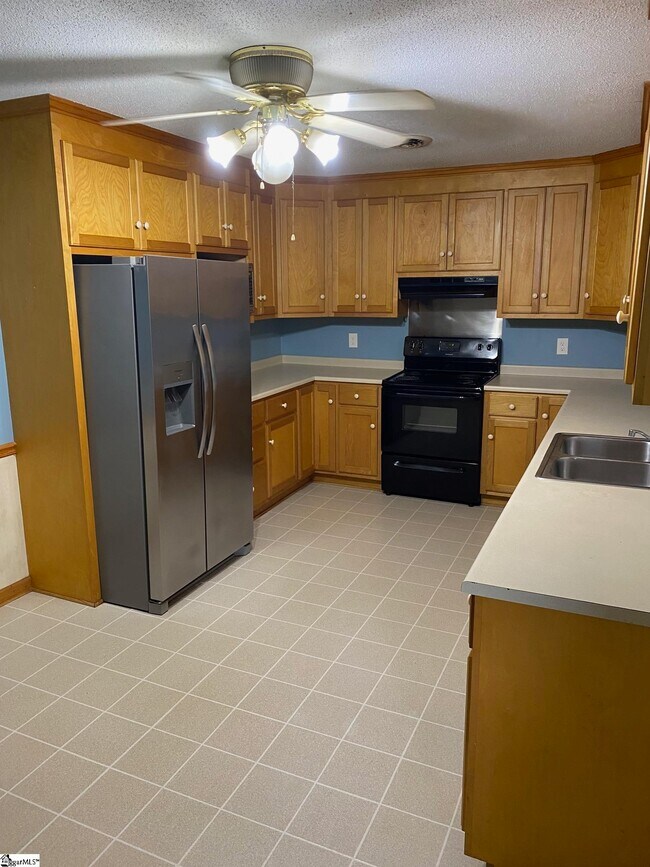 Building Photo - 493 Tanyard Rd