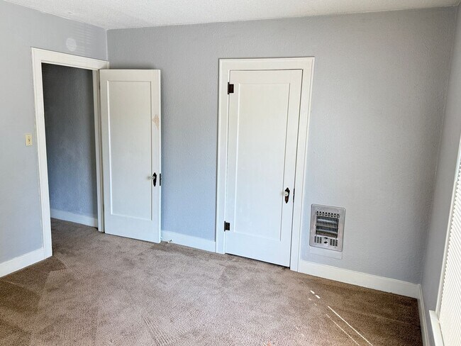 Building Photo - 844 D St