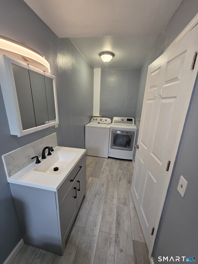 Building Photo - 31 Van Orman St