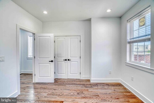 Building Photo - 2832 Edgemont St