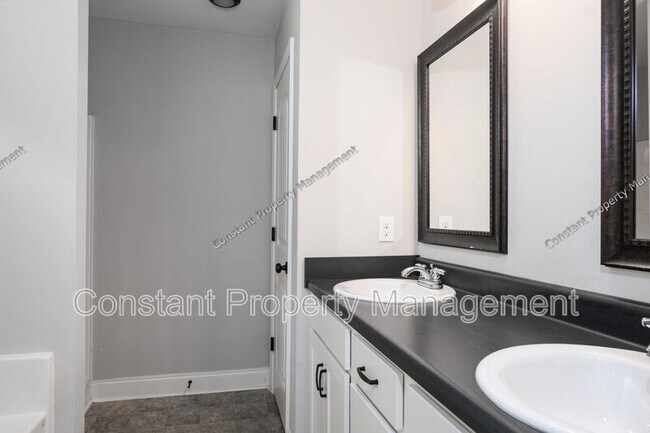 Building Photo - 220 Allentown Ln