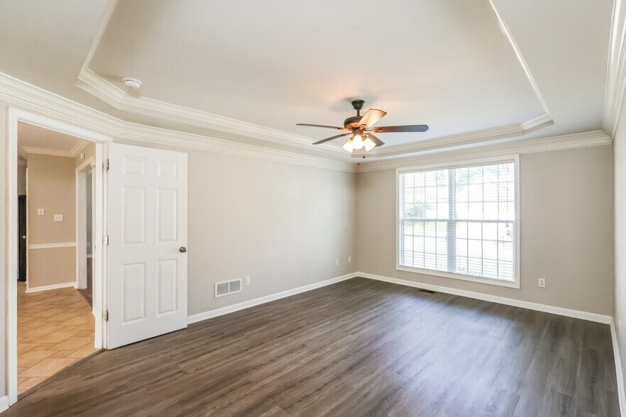 Building Photo - 10500 Sandbourne Way