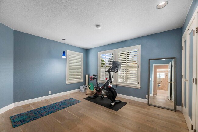 Building Photo - 669 35th St