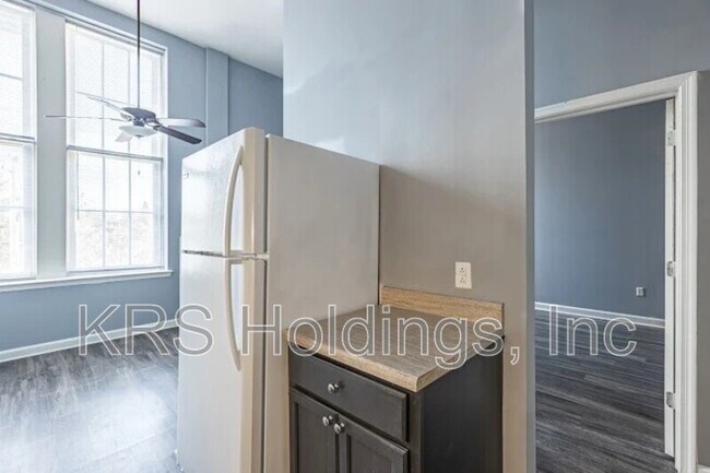 Building Photo - 1411 Bainbridge St