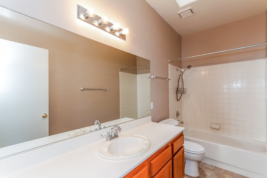 Building Photo - 3829 Fall Oaks Ct