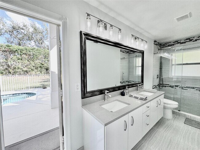 Building Photo - 19754 Dinner Key Dr