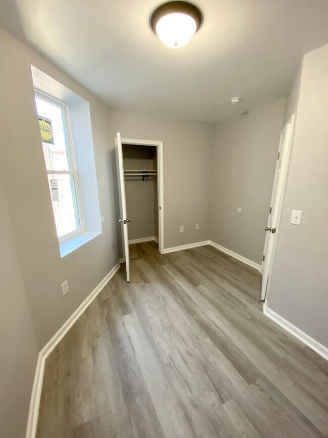 Building Photo - Beautifully Renovated 3-Bedroom Townhouse ...